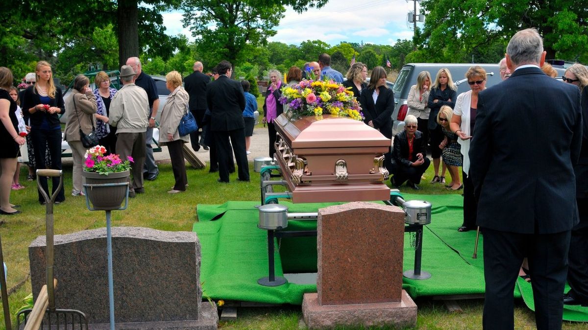 Belgičan předstíral svůj pohřeb, aby dal rodině lekci